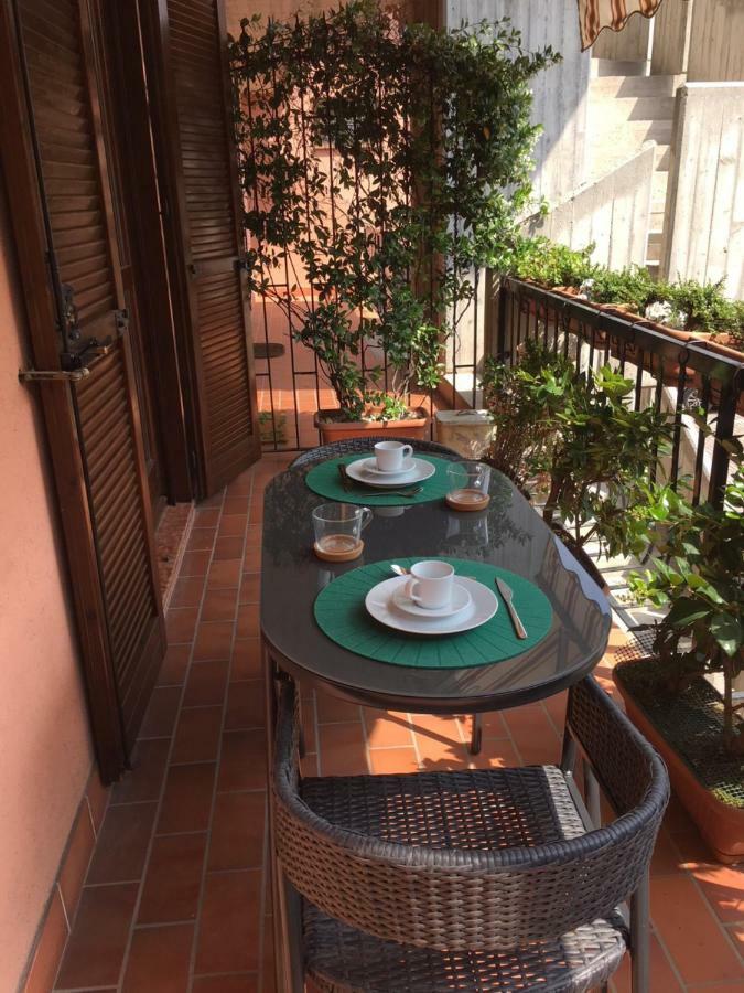 Indesenzano Apartment Desenzano del Garda Bagian luar foto