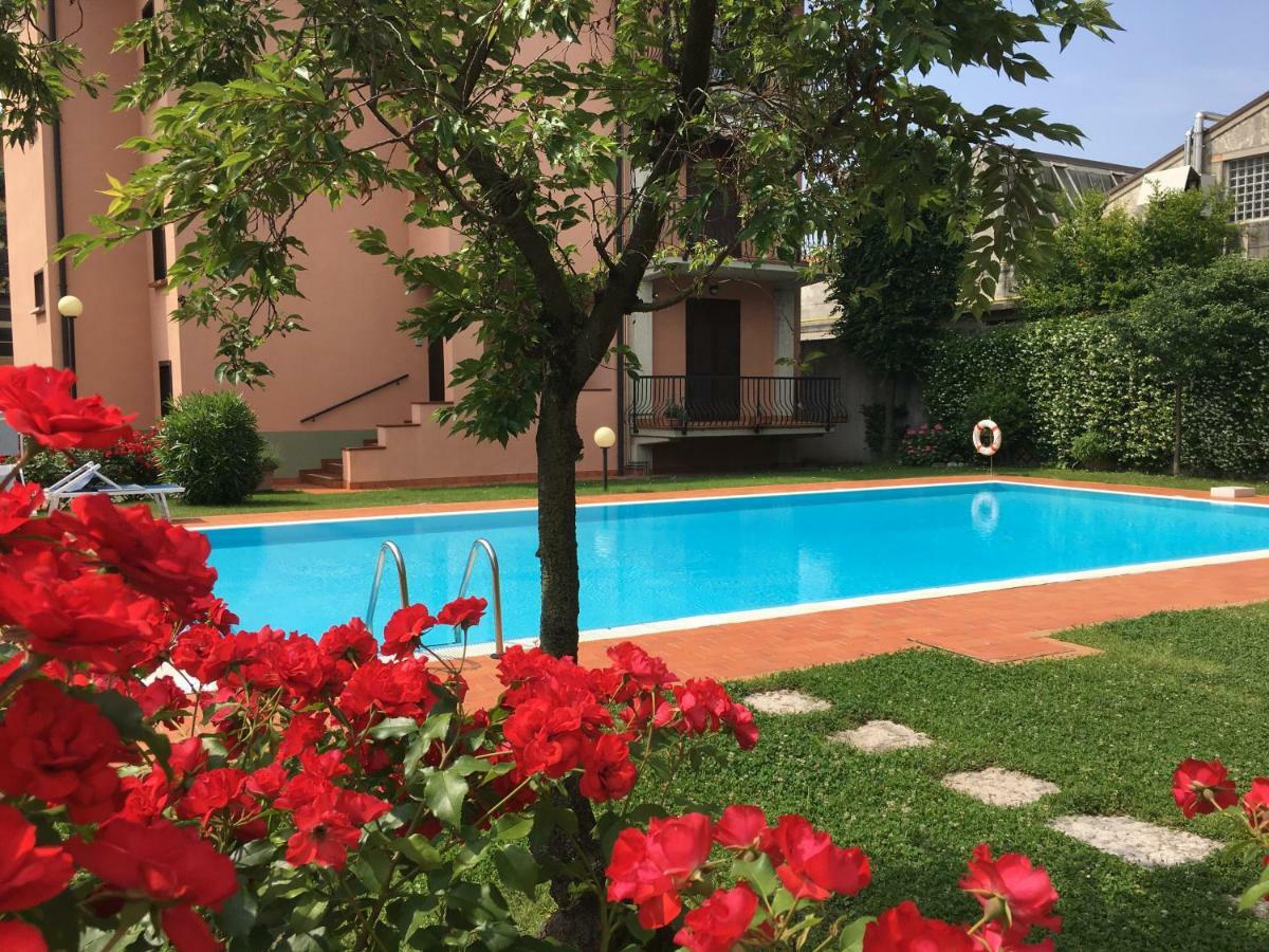 Indesenzano Apartment Desenzano del Garda Bagian luar foto