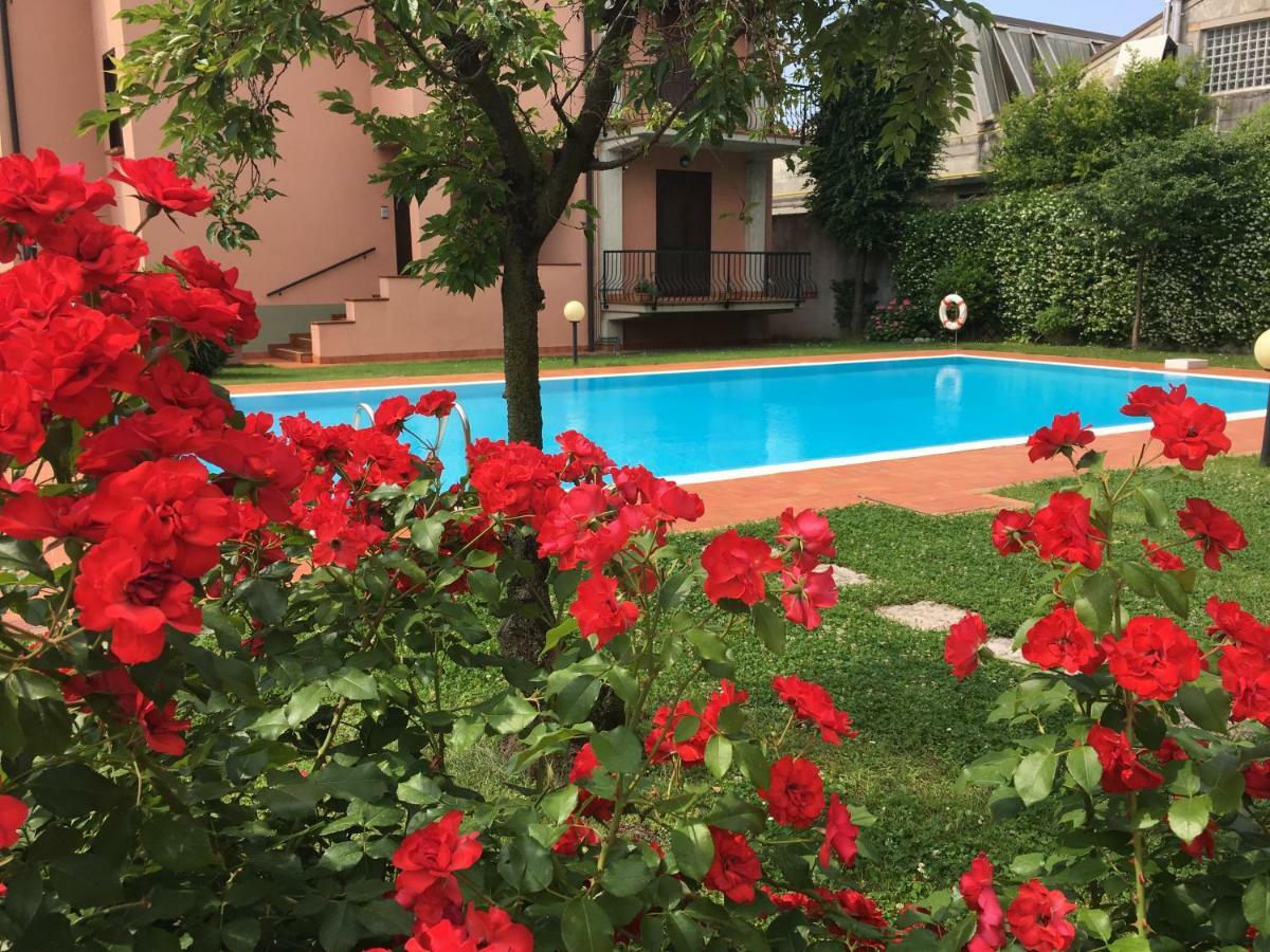 Indesenzano Apartment Desenzano del Garda Bagian luar foto