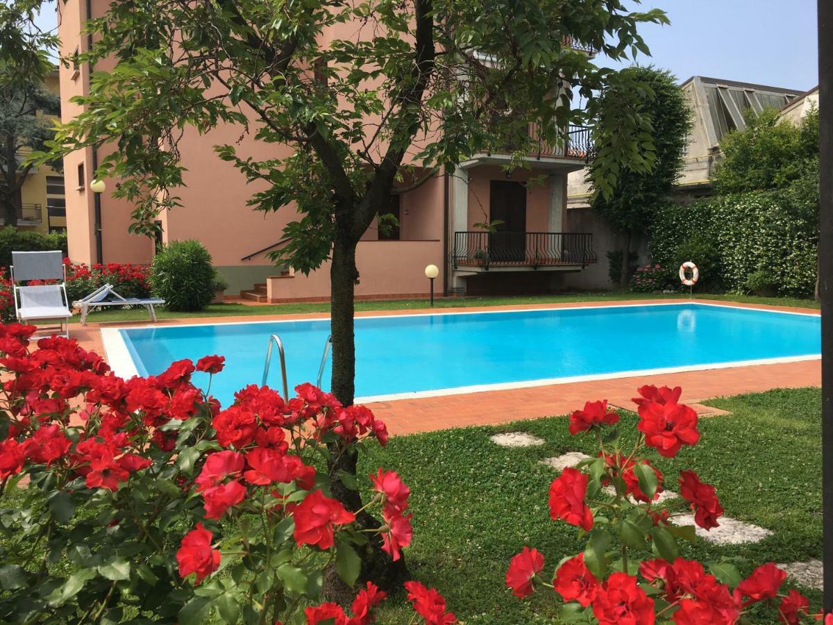 Indesenzano Apartment Desenzano del Garda Bagian luar foto